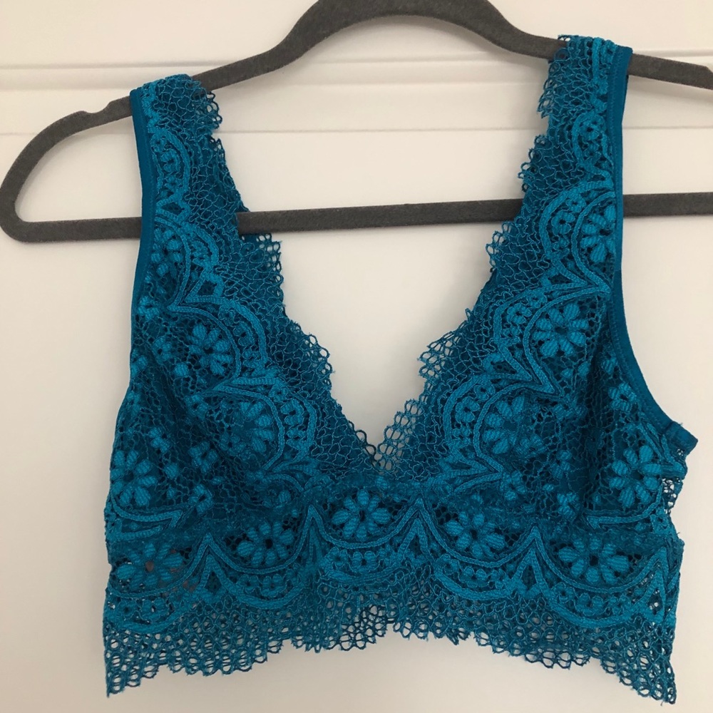 NWT $35 Victoria’s Secret Beautiful Lace Bralette